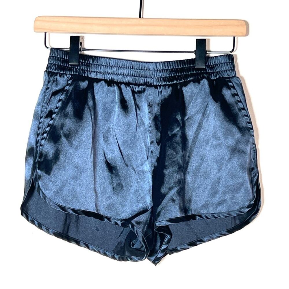 H&M Divided black satin elastic waist short size 8 B178